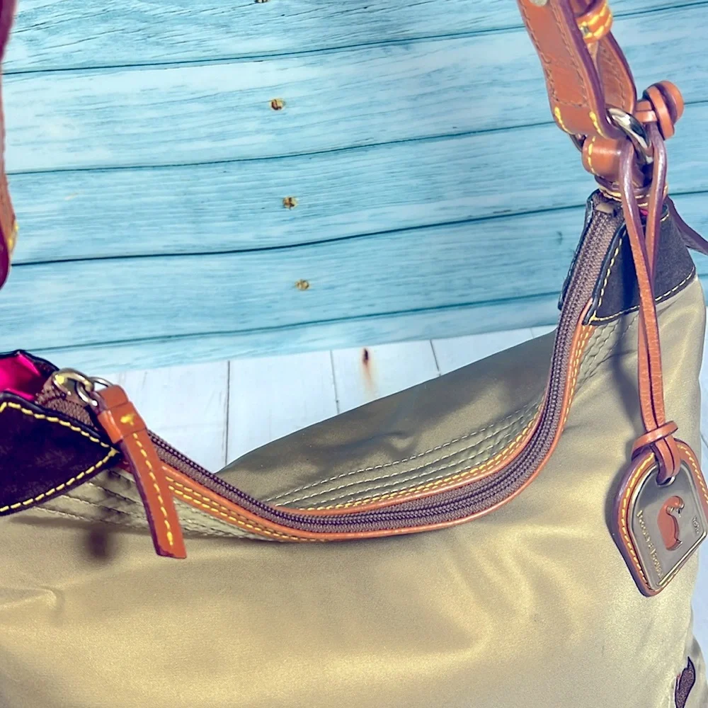 🦆 DOONEY & BOURKE KHAKI NYLON ERICA DUCK EMBROIDERED LEATHER SHOULDER BAG